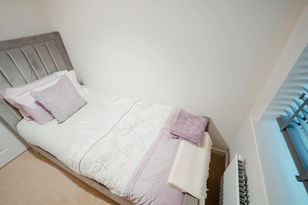 Willow Heights Modern 5-7 Persons/3 Bed Detached โรเธอร์แฮม ภายนอก รูปภาพ