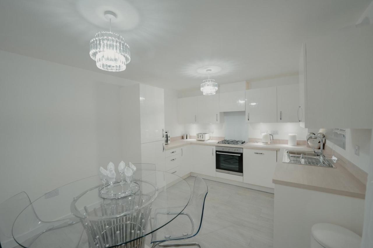 Willow Heights Modern 5-7 Persons/3 Bed Detached โรเธอร์แฮม ภายนอก รูปภาพ