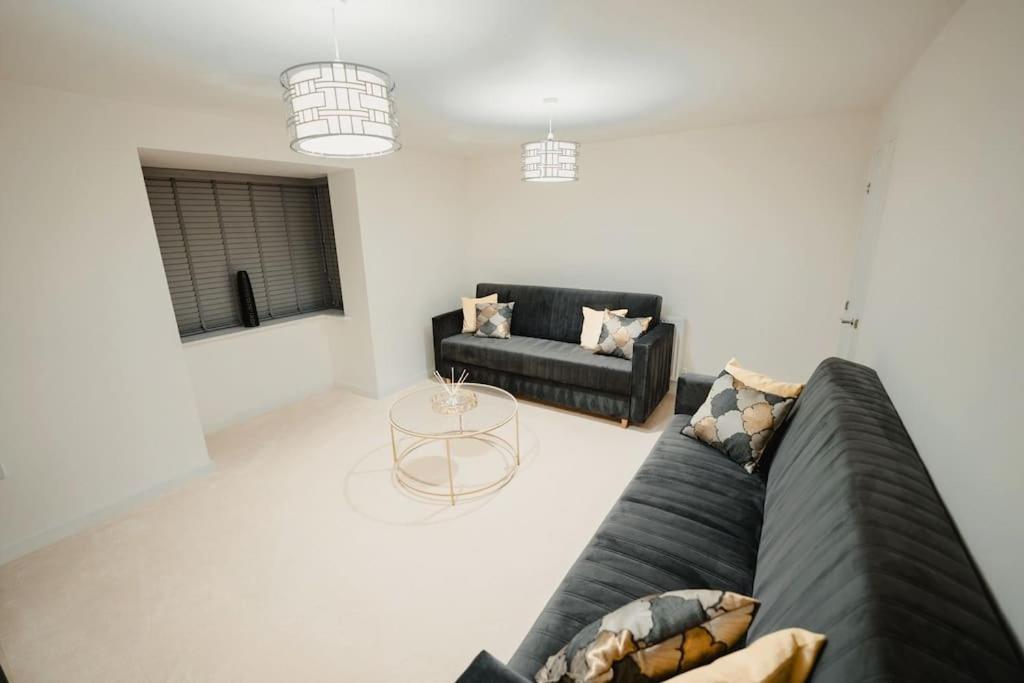 Willow Heights Modern 5-7 Persons/3 Bed Detached โรเธอร์แฮม ภายนอก รูปภาพ