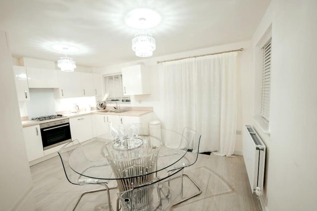 Willow Heights Modern 5-7 Persons/3 Bed Detached โรเธอร์แฮม ภายนอก รูปภาพ